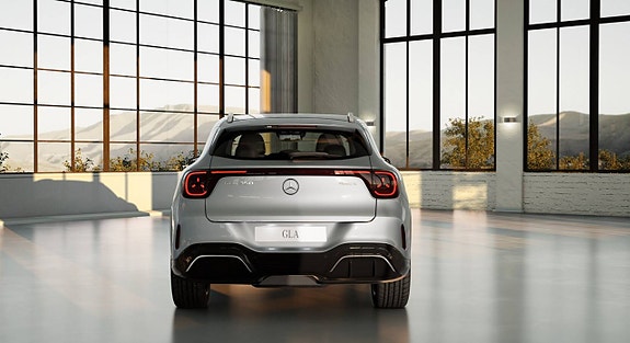 Mercedes-Benz GLA35 9 of 10