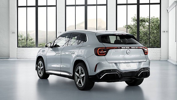 Mercedes-Benz GLA35 3 of 10