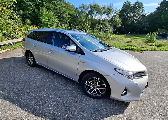 Toyota Auris 2 of 9