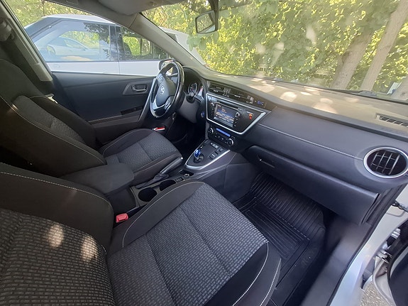 Toyota Auris 7 of 9