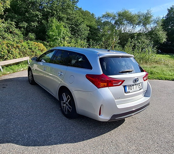 Toyota Auris 5 of 9
