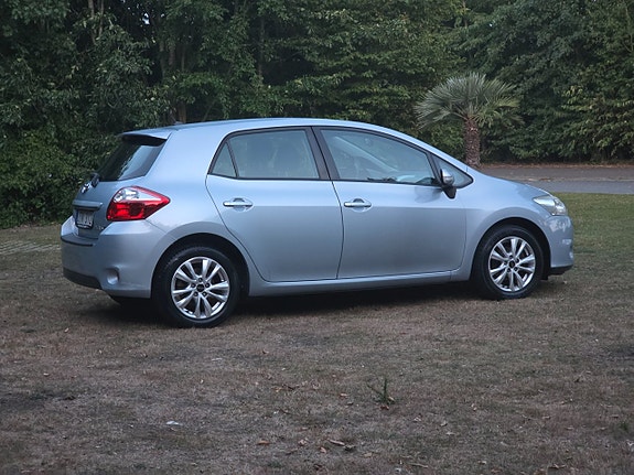 Toyota Auris 6 of 22