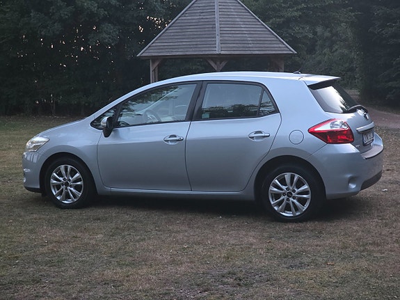 Toyota Auris 12 of 22