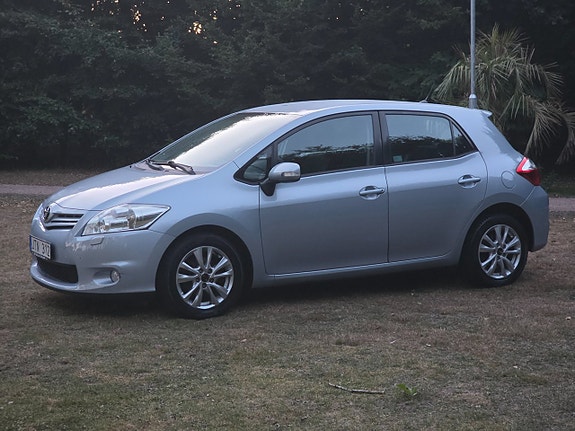 Toyota Auris 14 of 22