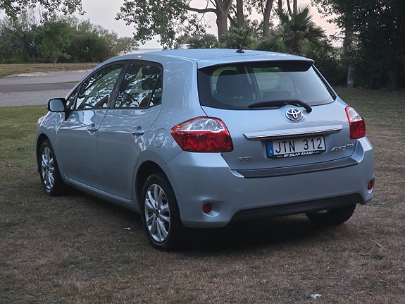Toyota Auris 10 of 22