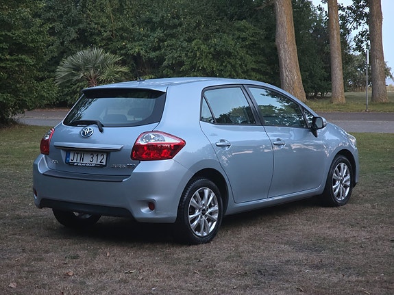 Toyota Auris 7 of 22