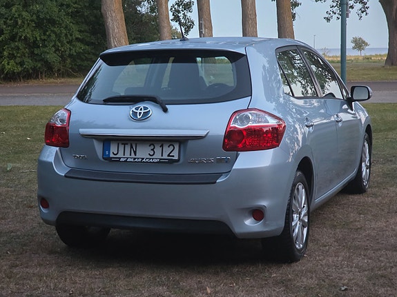 Toyota Auris 8 of 22