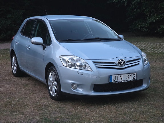 Toyota Auris 2 of 22