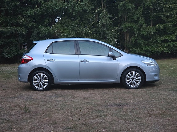 Toyota Auris 5 of 22