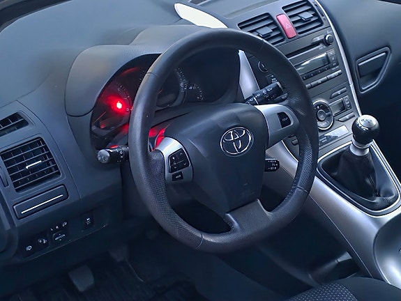 Toyota Auris 19 of 22