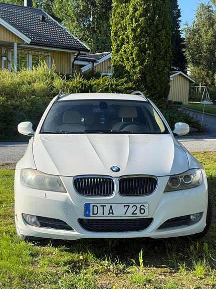 BMW 320d 4 of 5