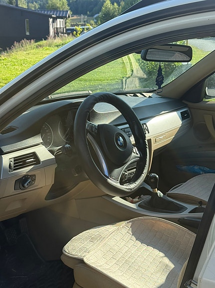 BMW 320d 3 of 5