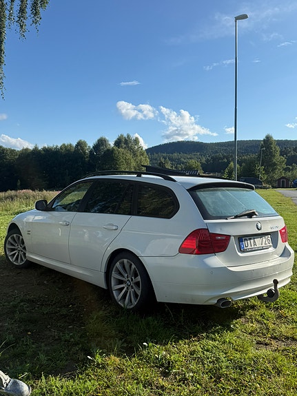 BMW 320d 2 of 5