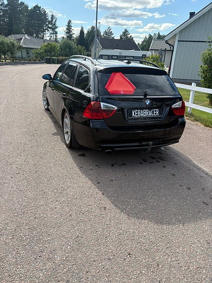 BMW 320d 3 of 6