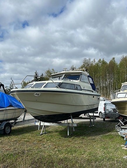 Orrskär 850 – kraftfull 260 hk motorbåt med hög komfort och goda sjöegenskaper 2 of 8