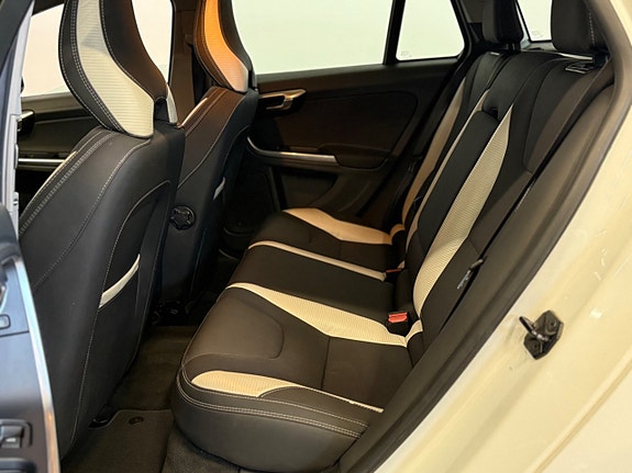 Volvo V60 14 of 20