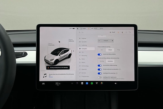 Tesla Model Y 23 of 24