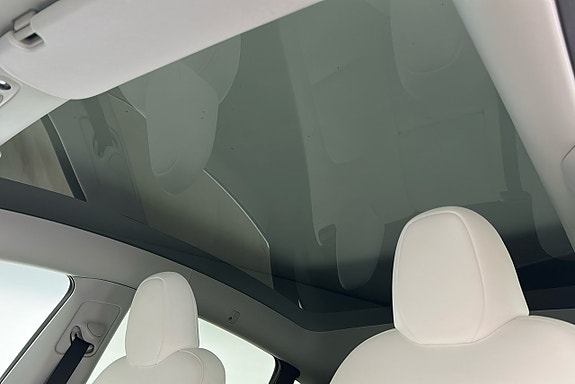 Tesla Model Y 14 of 24