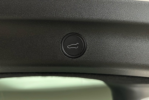 Tesla Model Y 13 of 24
