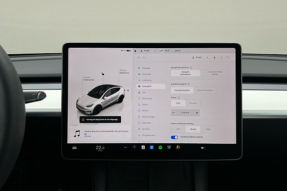 Tesla Model Y 22 of 24