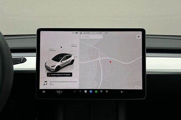 Tesla Model Y 7 of 24
