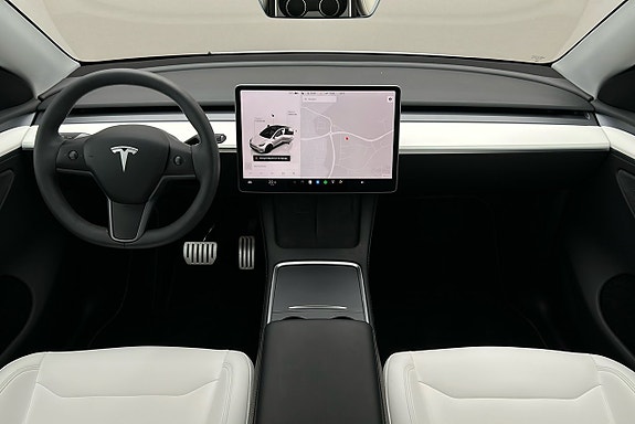 Tesla Model Y 6 of 24