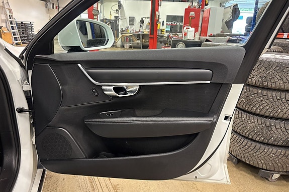 Volvo V90 16 of 19
