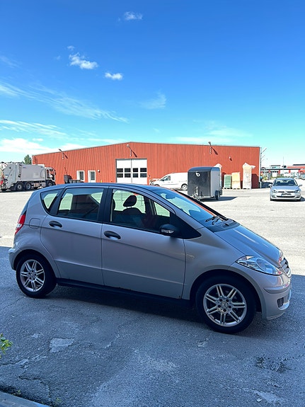 Mercedes-Benz A170 2 of 6