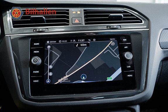 Volkswagen Tiguan 16 of 22