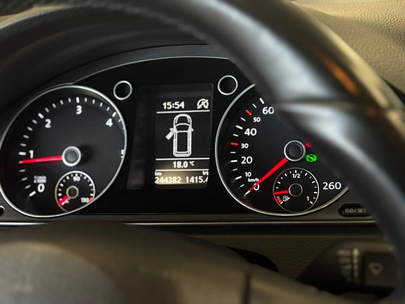 Volkswagen Passat 13 of 15