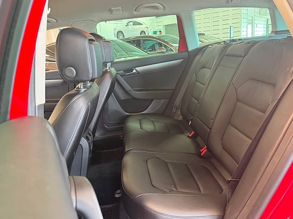 Volkswagen Passat 7 of 15