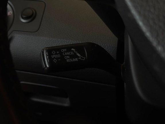 Volkswagen Passat 12 of 15