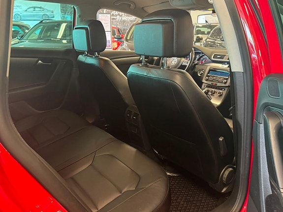 Volkswagen Passat 9 of 15