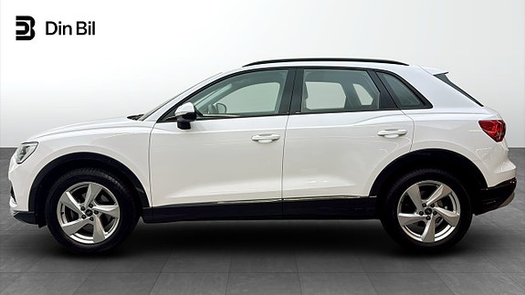 Audi Q3 2 of 19