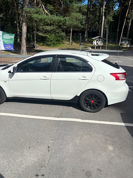 Mitsubishi Lancer 4 of 11