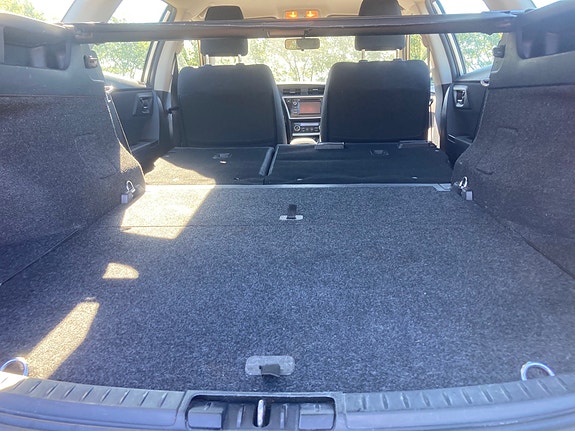 Toyota Auris 8 of 17