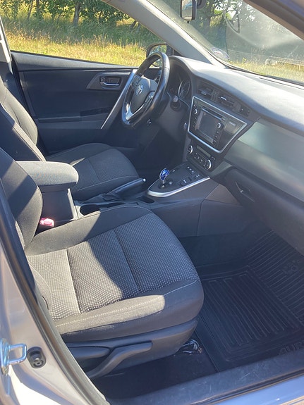 Toyota Auris 11 of 17