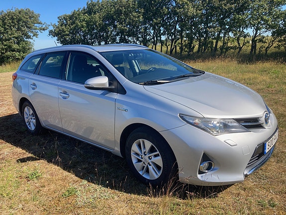 Toyota Auris 7 of 17