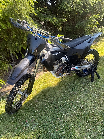 Husqvarna FC 250 2 of 8