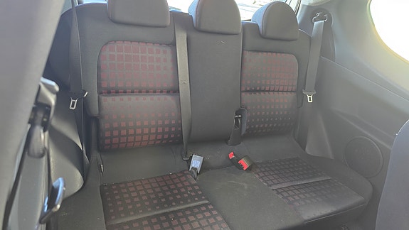 Mitsubishi Colt 2 of 15