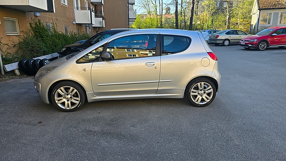 Mitsubishi Colt 9 of 15