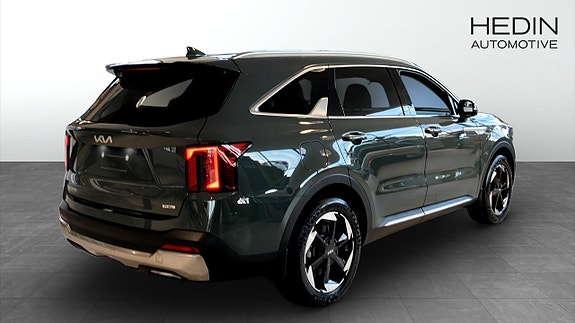 Kia Sorento 2 of 12