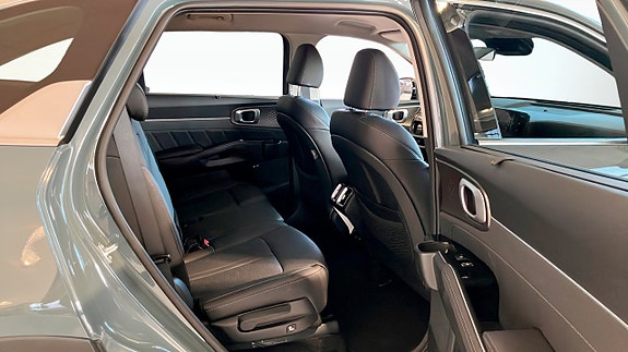 Kia Sorento 5 of 12