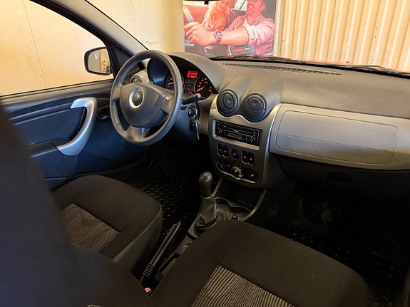 Dacia Sandero 10 of 12