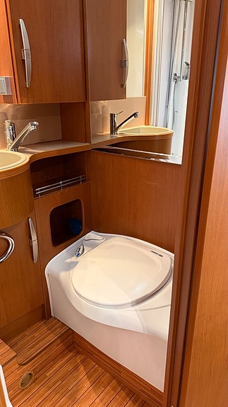 Hymer Eriba 673 Fiat 2.3 MultiJet Manuell 131hk 11 of 17