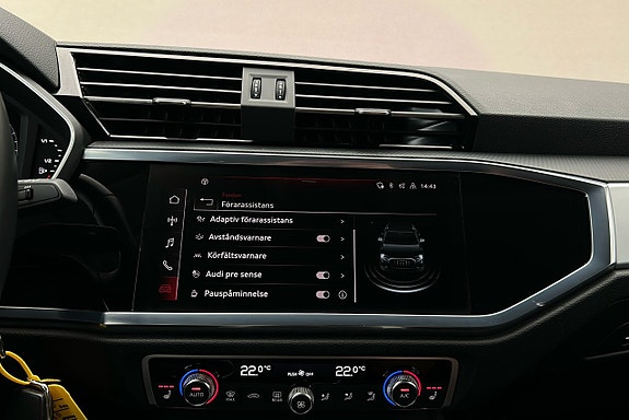 Audi Q3 20 of 24