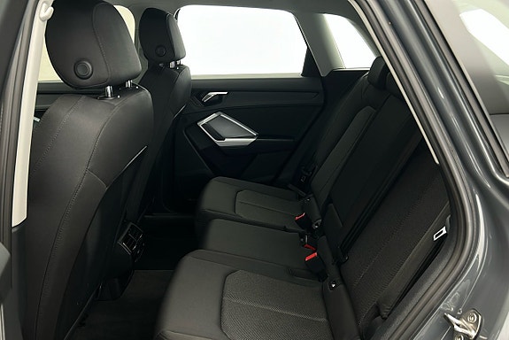 Audi Q3 13 of 24