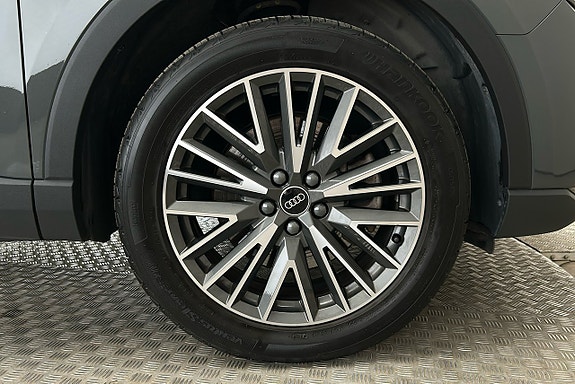 Audi Q3 12 of 24