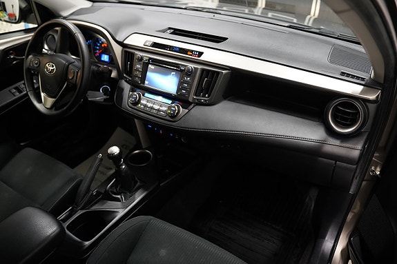 Toyota RAV4 8 of 22
