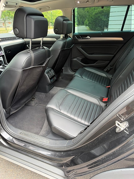 Volkswagen Passat Alltrack 7 of 11